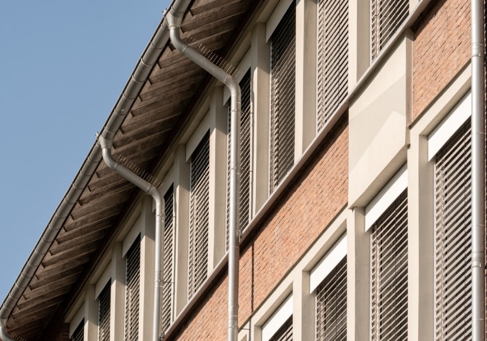 seamless gutter installation